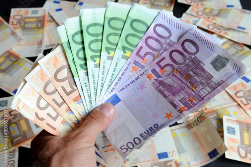 soldi euro banconote varie da 500, 200, 100,50 - denaro e ricchezza  photo