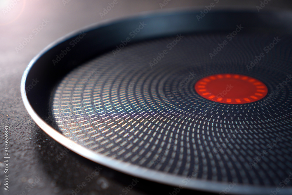 Ταπετσαρία Teflon pan with non-stick coating close up on a cuisine table