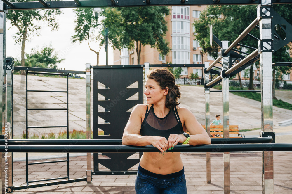 Φωτογραφία Attractive fit young woman in sport wear rest on the street workout area