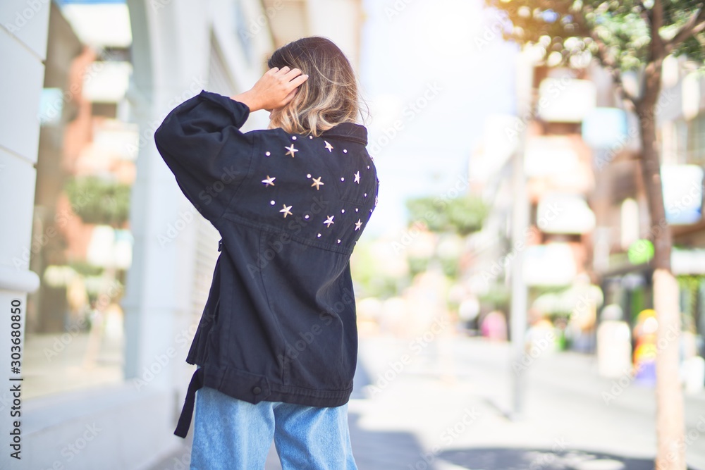 Fototapeta premium Young beautiful woman wearing sunglasses smiling happy and confident. Standing and walking at town street