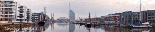 Bremerhaven in Norddeutschland, Panorama Neuer Hafen mit Marina und Sehenswürdigkeiten