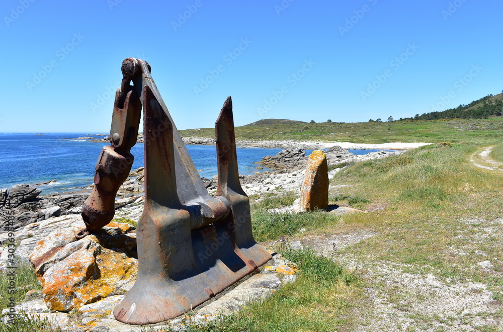 Fotografie Beach promenade with old rusty anchor