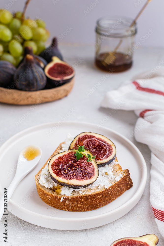 Wholegrain bread with goat cheese, Fresh ripe organic figues and honey Wholegrain bread with goat cheese, Fresh ripe organic figues and honey
