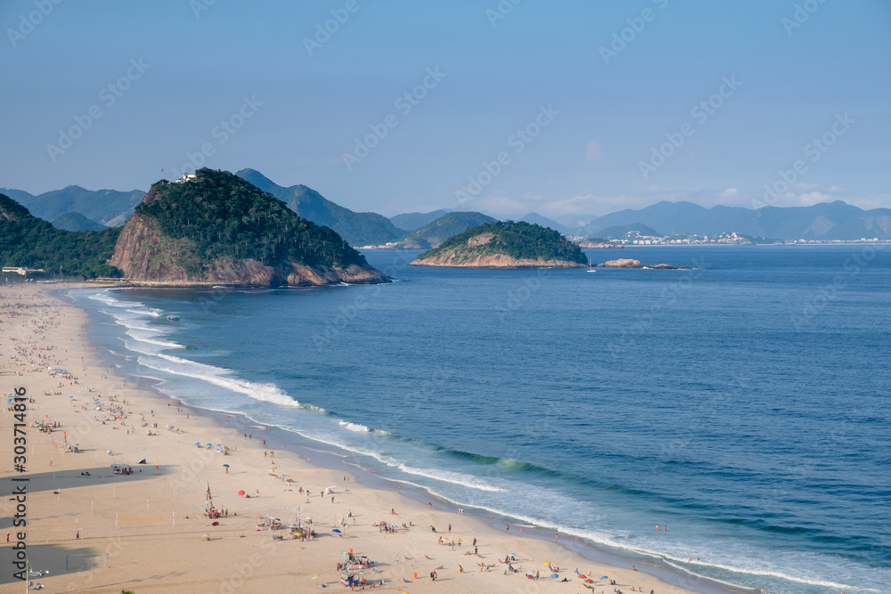 Φωτογραφία view of Copacabana and Leme beach during late afternoon, taken from the rooftop of a hotel, some shadows can be seen on the beach