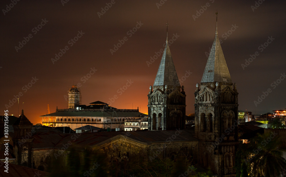 Obraz premium Twilight sunset over stone town Zanzibar old colonial chuch