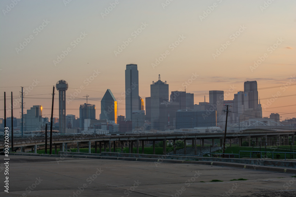 Fototapeta premium Sunrise in Dallas Texas. Early Morning