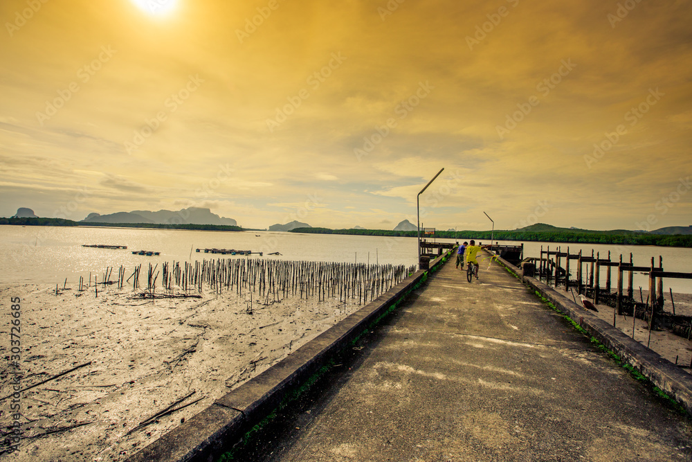 The natural background, the blurred panoramic of the sun hits the sky and the sea surface, the atmosphere is surrounded by nature (mountains, trees, waterfront fishing communities) and cool breezes.