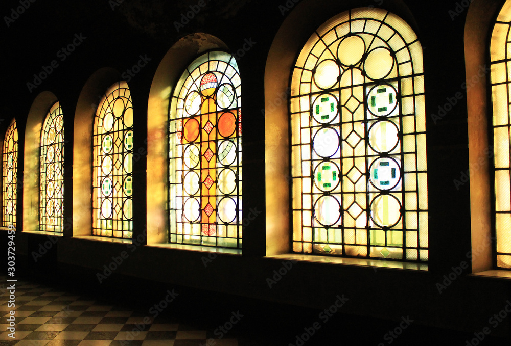 アレクサンドル・ネフスキー大聖堂のステンドグラス