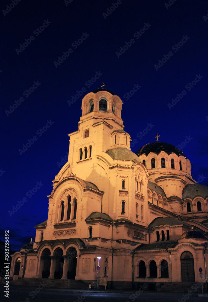 ブルガリア　夜のアレクサンドル・ネフスキー大聖堂	