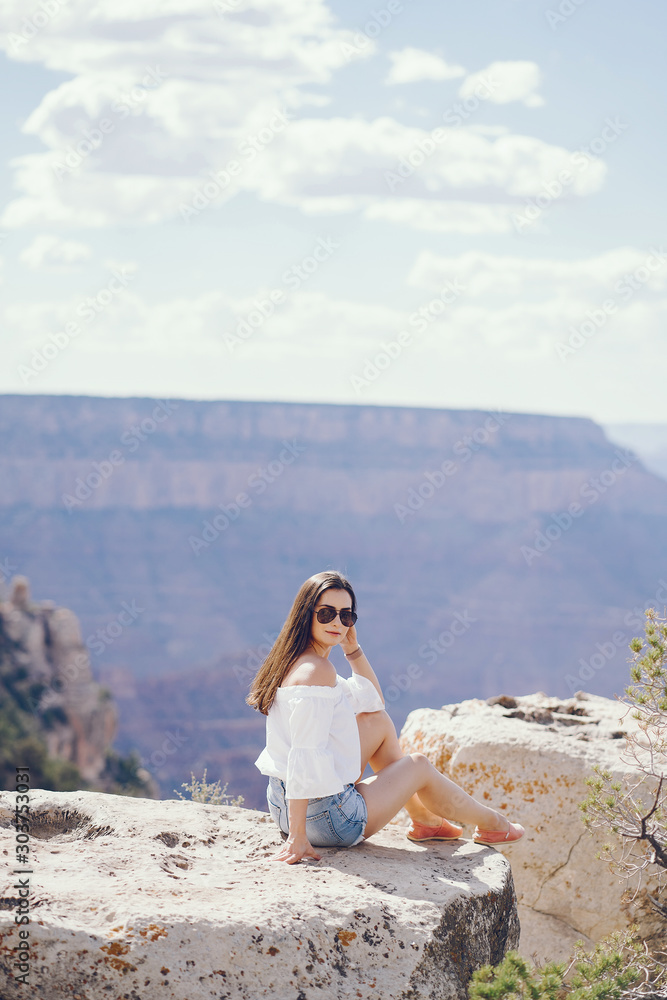 girl exploring the grand canyon in Arizona during the summer
