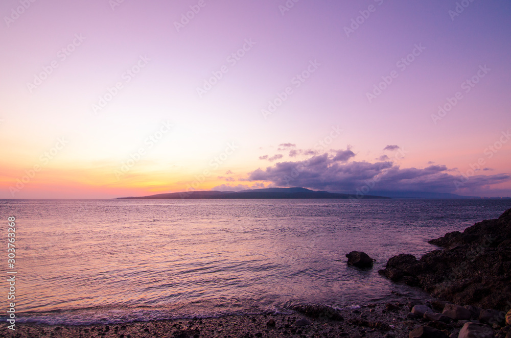 Obraz premium sunrise over the sea - East Java, Indonesia