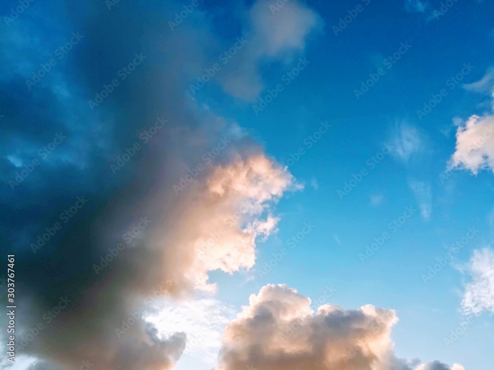 Obraz premium The picture of the blue sky and clouds from a different time