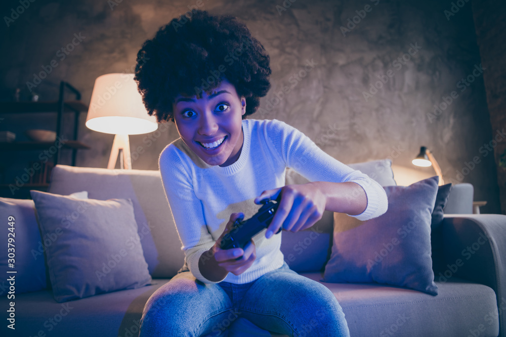 Φωτογραφία Portrait of funky afro american girl hold joystick play video race speed game en