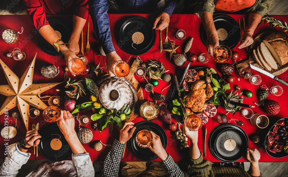 Φωτογραφία Family of friends celebration Christmas or New Year holiday