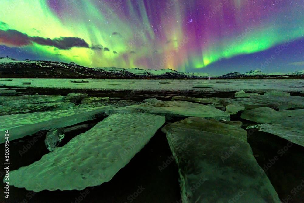 Aurora Borealis above Jokulsarlon Glacier Lagoon, Iceland - obrazy, fototapety, plakaty 