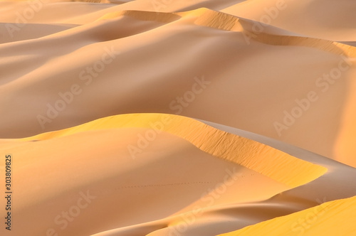 Sand dunes in desert of Libya © Hussain