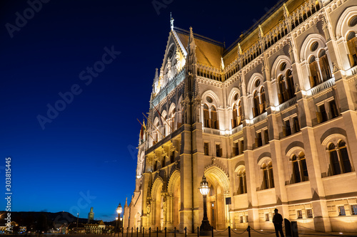 Fototapeta Naklejka Na Ścianę i Meble -  Budapest at night. Hungarian Parliament