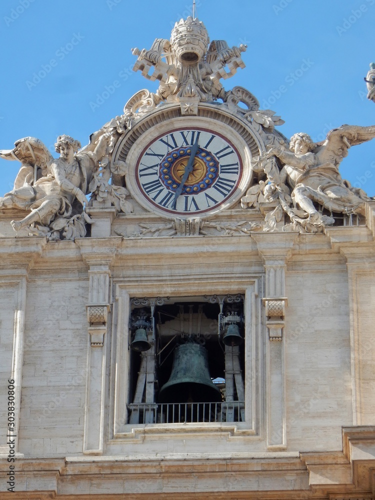 Vaticano - Particolare della facciata di San Pietro