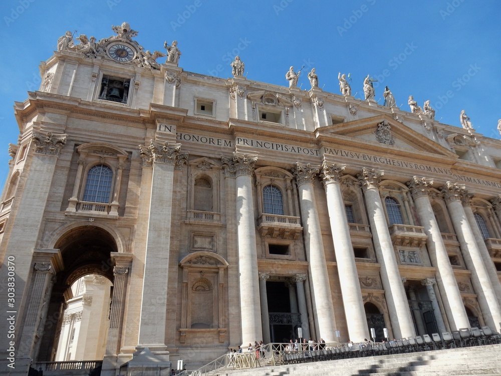 Vaticano - Scorcio della facciata di San Pietro