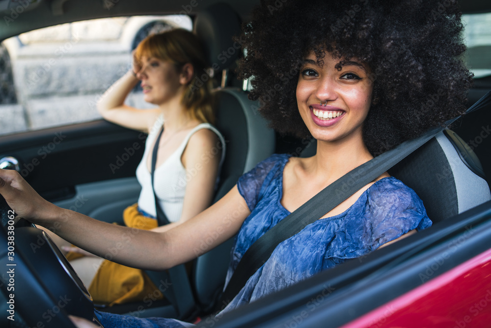 Φωτογραφία Two young women friends driving in the city - Millennials use the car to get aro