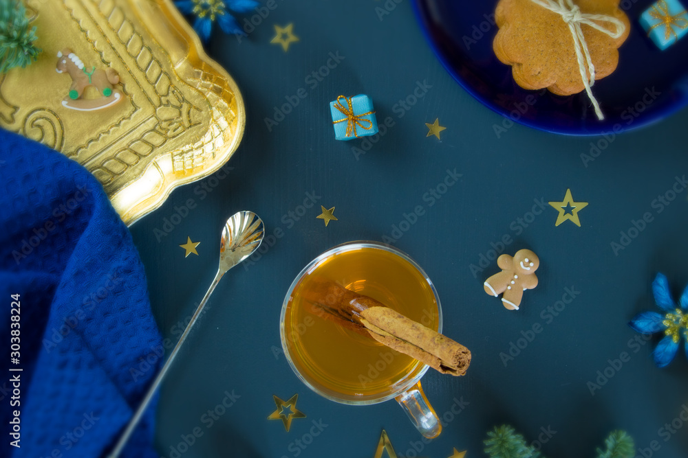 Φωτογραφία Food photography of a beautiful stylish Cristmas table decorated in blue and gol