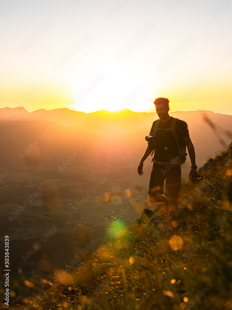Φωτογραφία Bergsteiger im Sonnenuntergang in den Allgäuer Alpen im Oberallgäu