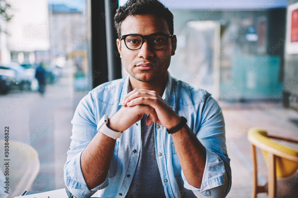 Φωτογραφία Half length portrait of serious intelligent hindu businessman in glasses for eye protection pondering about creative ideas for startup