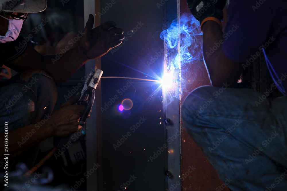 The welder without protective mask. The welder without protective mask.