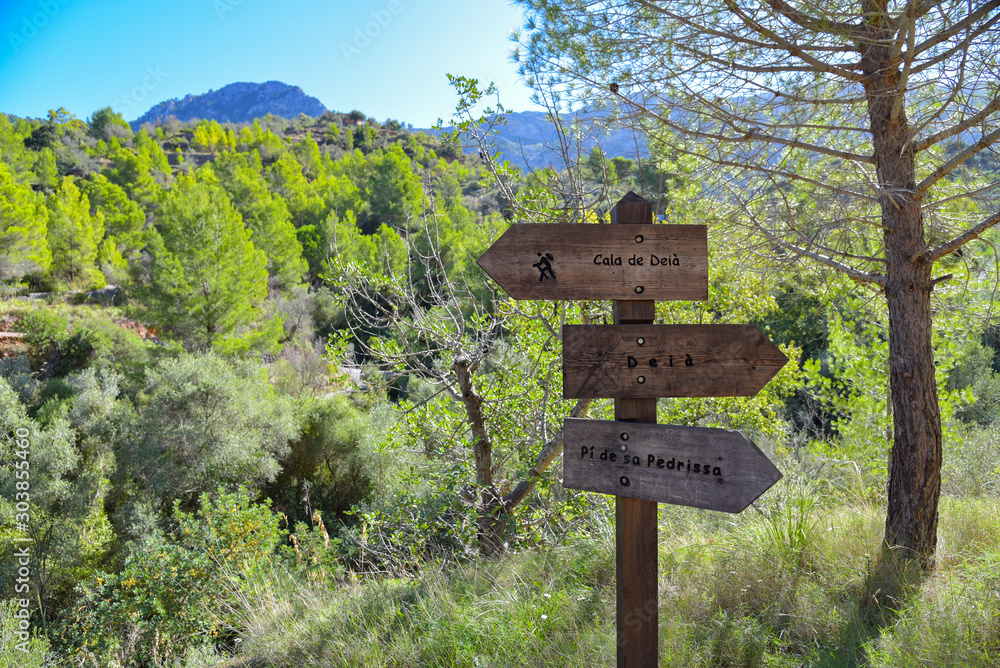 Wanderwegweiser im Tramuntana Gebirge / Mallorca