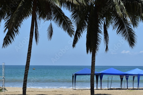 Playa en Puerto L  pez  Ecuador