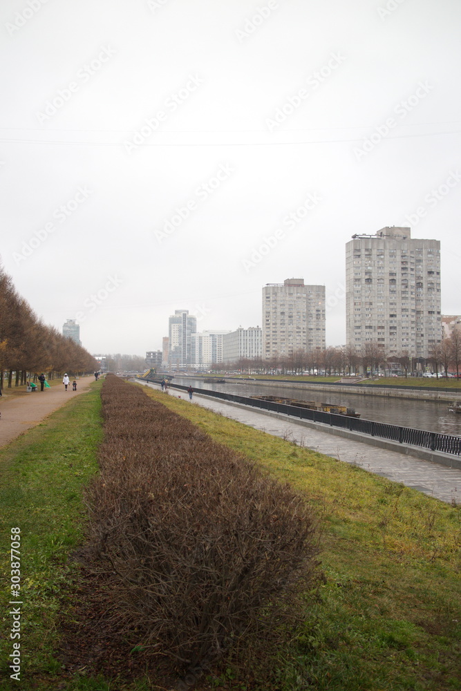 Fototapeta premium Embankment and pedestrian zone on the city river