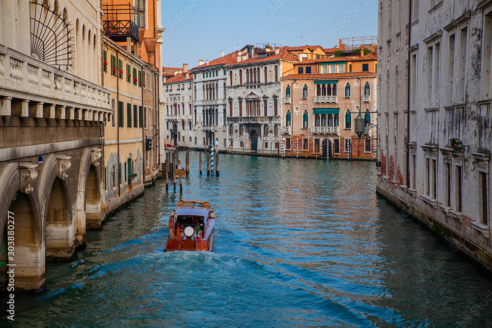 Obraz premium Venice canal with boats and old architecture