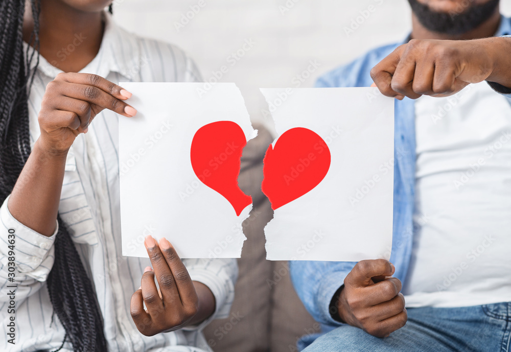 Εκτύπωση καμβά Black couple ripping paper with red heart symbol into halves