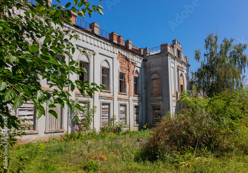 Tereshchenko palace in the village of Chervone, view of the facade photo