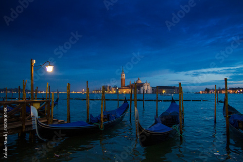Gondeln in Venedig © Sabrina