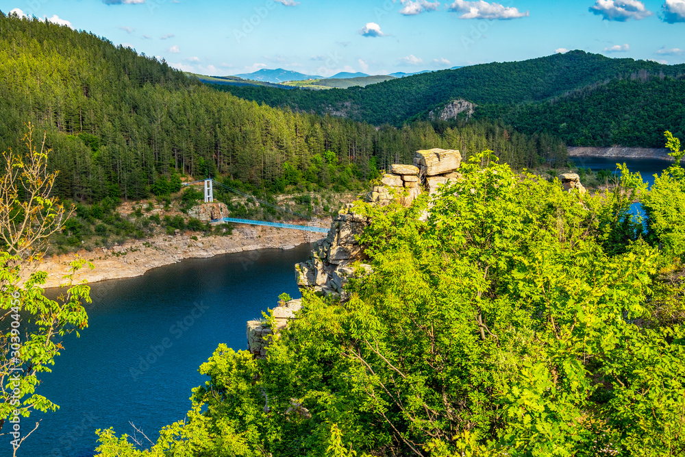 Φωτογραφία Kardzhali Reservoir with the suspension bridge between the villages Suhovo and D