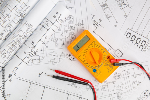 Fotografie electrical engineering drawings and digital multimeter