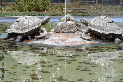 Giardino della Montagnola. Bologna, Italia: La fontana delle tartarughe 