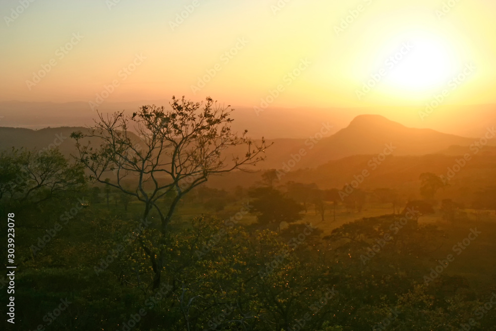 Φωτογραφία Sunset  in the foothills of Rincon de la Vieja National Park, Guanacaste, Costa