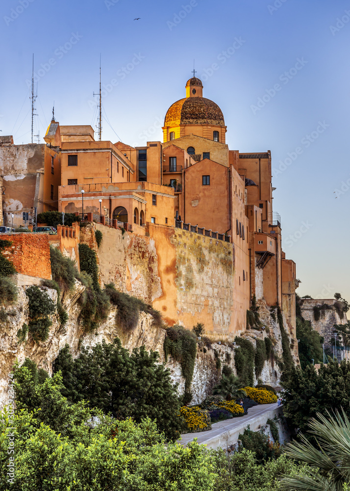 Ταπετσαρία View of the Cathedral in the historic quarter of Cagliari (called Castello)