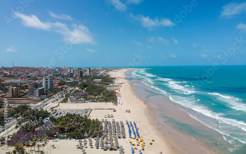 Praia do Futuro em Fortaleza, Ceará, Brasil. Vista aérea © phaelshoots