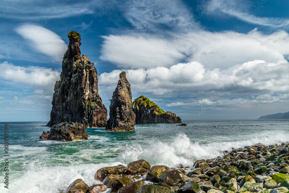 Φωτογραφία Tall lava rocks in ocean, islet towers in Ribeira da Janela, Madeira, Portugal