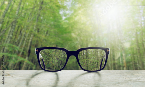 Foto Glasses that correct eyesight from blurred to sharp