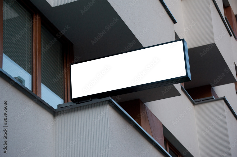 Φωτογραφία Mock up of illuminated blank signboard in the evening Place for text, outdoor advertising, banner or public information