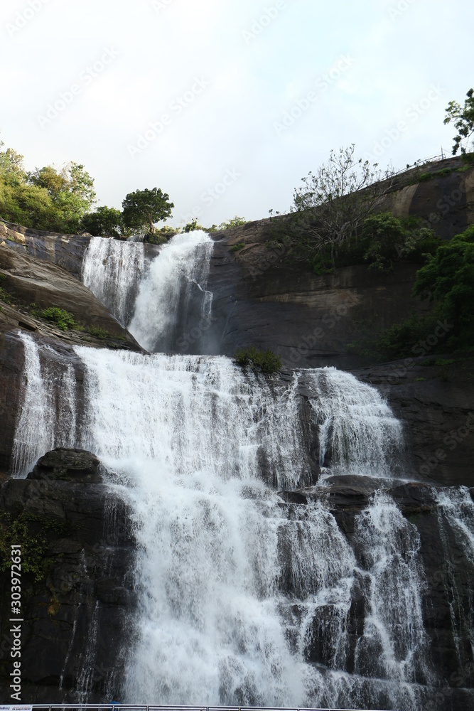 Fototapeta premium kutralam waterfall in Tamil Nadu India.