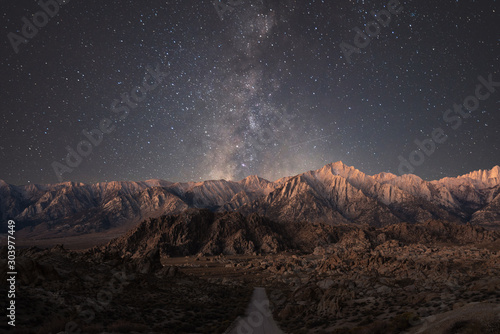 The Road to Alabama Hills 
