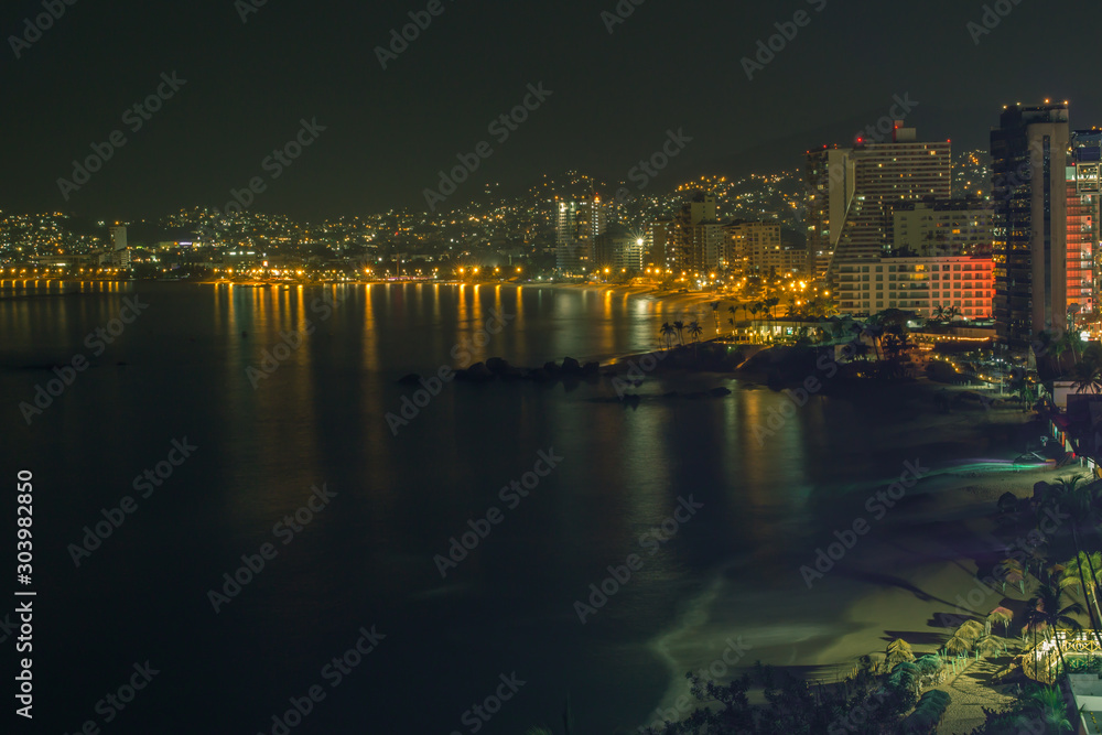 Bahia de Acapulco de noche