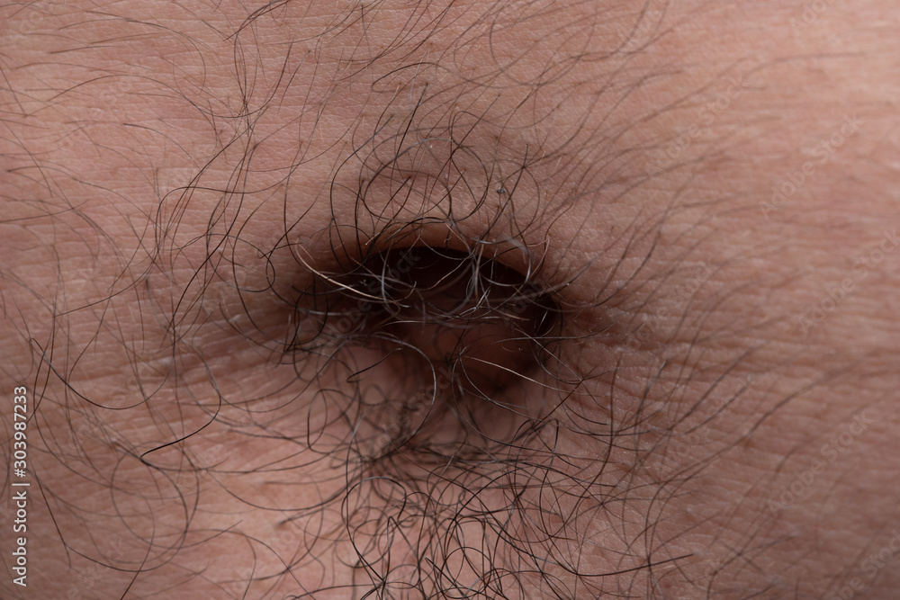 Φωτογραφία Photo of man's navel with the black hairs, closeup photo