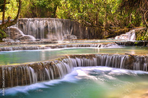 Fototapeta Naklejka Na Ścianę i Meble -  Kuangsi Waterfall in Luang Prabang, Laos