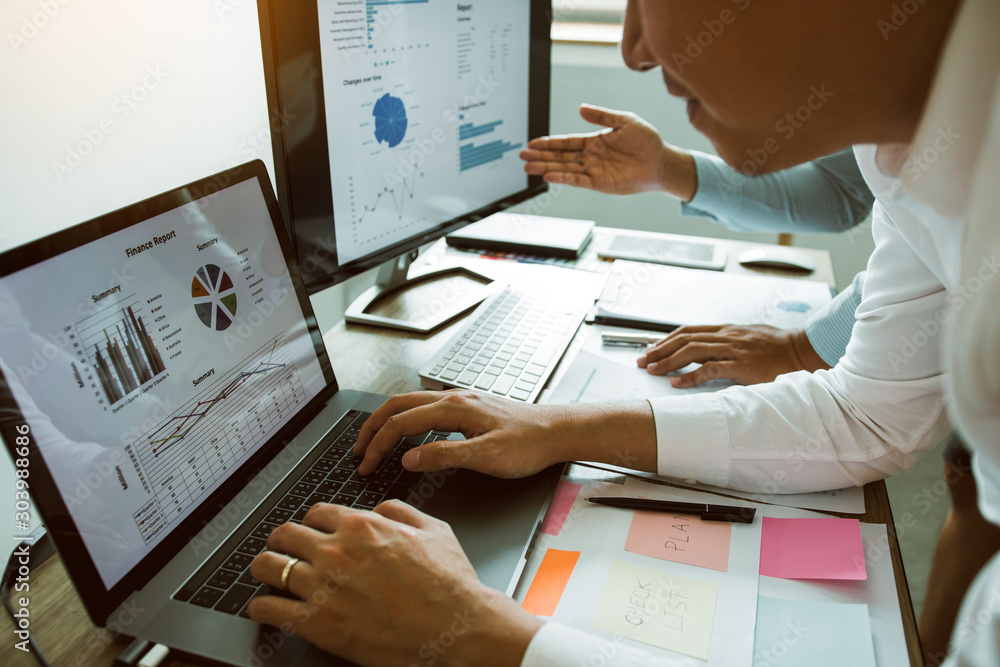 Φωτογραφία Two entrepreneur person working and colleague analyzing data for new start-up business and marketing